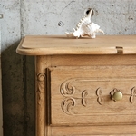 20251010_132749ancienne commode sculpté style louis xv bois brut laiton