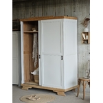 Jolie armoire ancienne en bois massif.20251206_152626