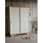 Jolie armoire ancienne en bois massif.20251206_151930
