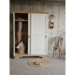 Jolie armoire ancienne en bois massif.20251206_152152