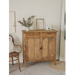 Buffet parisien en bois patiné , trois étagères et deux tiroirs . Livraison France entière .Pièce unique 20260201_135444