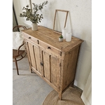 Buffet parisien en bois patiné , trois étagères et deux tiroirs . Livraison France entière .Pièce unique 20260201_135610