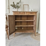 Buffet parisien en bois patiné , trois étagères et deux tiroirs . Livraison France entière .Pièce unique 20260201_135755