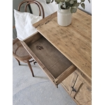 Buffet parisien en bois patiné , trois étagères et deux tiroirs . Livraison France entière .Pièce unique 20260201_135634