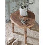 Tabouret ancien tripode en bois massif 20260311_081045