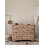 ancienne commode en noyer 3 tiroirs,bois brut et poignées coquille20260403_091647