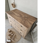 ancienne commode en noyer 3 tiroirs,bois brut et poignées coquille20260403_091934