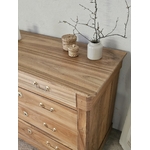 commode ancienne en bois massif et laiton doré20260413_131704