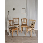 Ensemble de 4 Chaises de Bistrot Vintage – Bois Clair Restauré20260504_111735