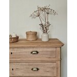 Commode ancienne en bois brut poncé avec 4 tiroirs à poignées coquille en laiton et détails sculptés.20260805_104147