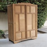 Armoire parisienne Art Déco en bois brut et portes coulissantes20260810_175933