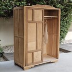 Armoire parisienne Art Déco en bois brut et portes coulissantes20260810_175726