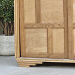 Armoire parisienne Art Déco en bois brut et portes coulissantes20260810_180212