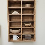 Meuble casier mural ancien en bois brut 24 casiers20260822_103903