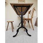 Table de bistrot ancienne piètement en fer et plateau bois massif 95 cm20260827_083400