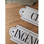 plaques-porte-emaillees-chef-ingenieur-detail-typographie