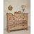 Commode ancienne en bois brut poncé avec 4 tiroirs à poignées coquille en laiton et détails sculptés.20260805_103936