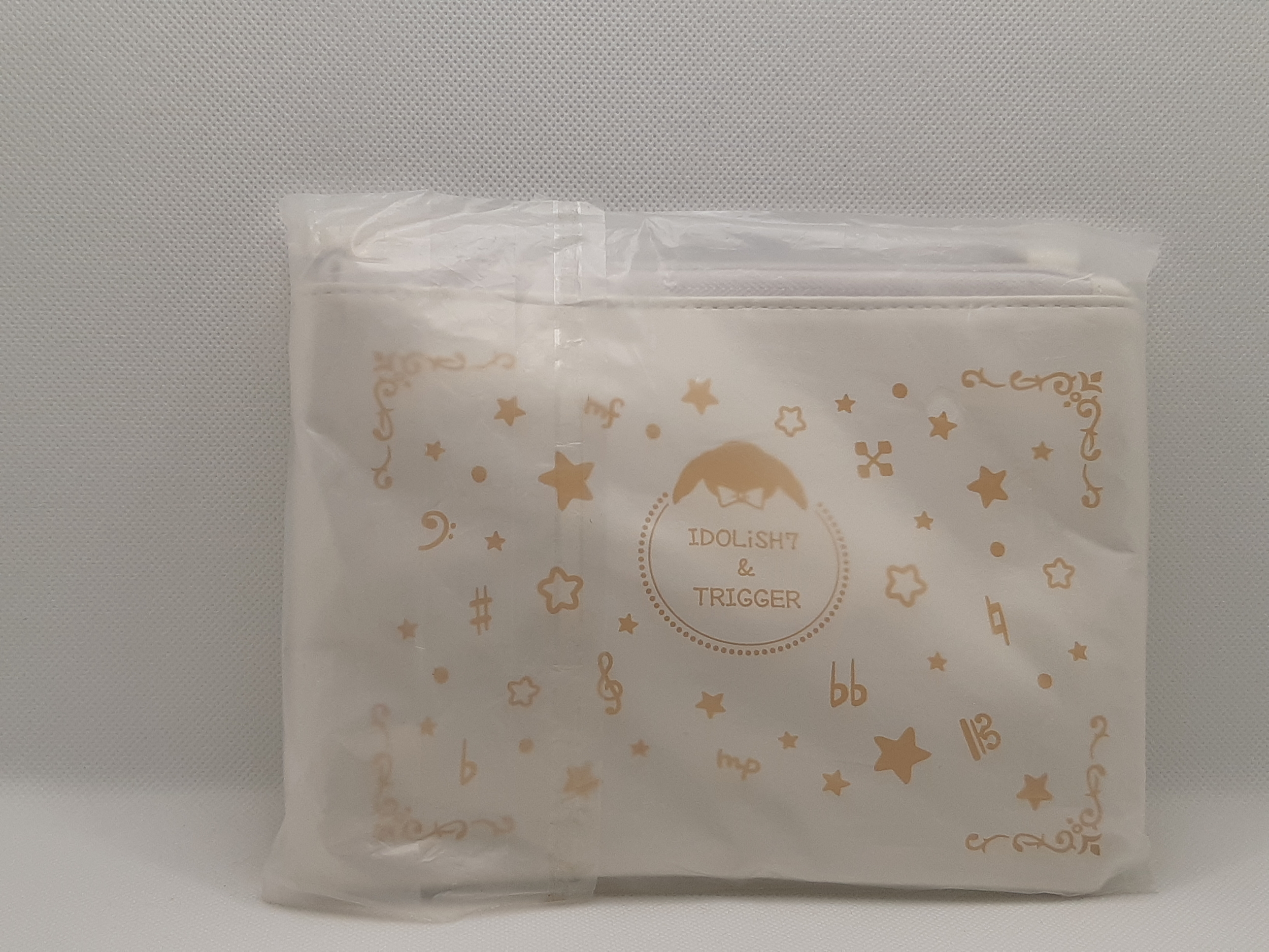 Petit sac Idolish7 et Trigger