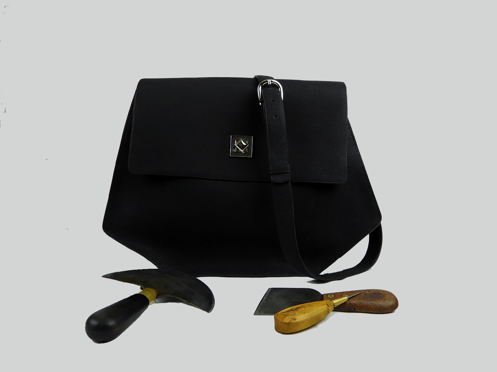 PUMORI-XL-NOIR-OUTILS-FACE