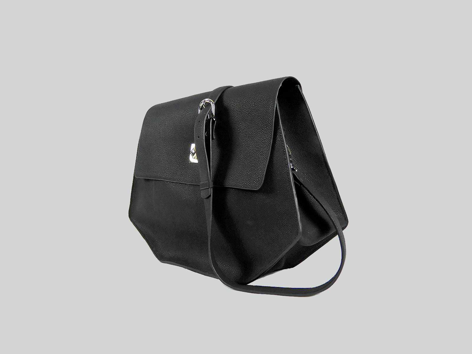 PUMORI-XL-NOIR-PROFIL