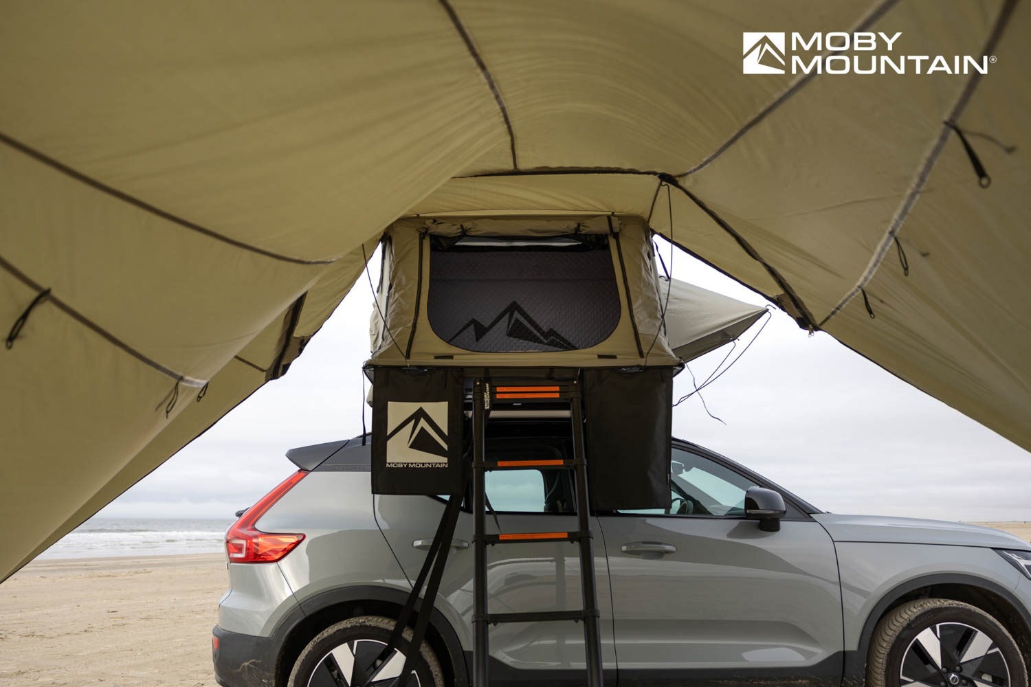 Awning inside hunterGreen I Horizontal I Moby Mountain roof top tents