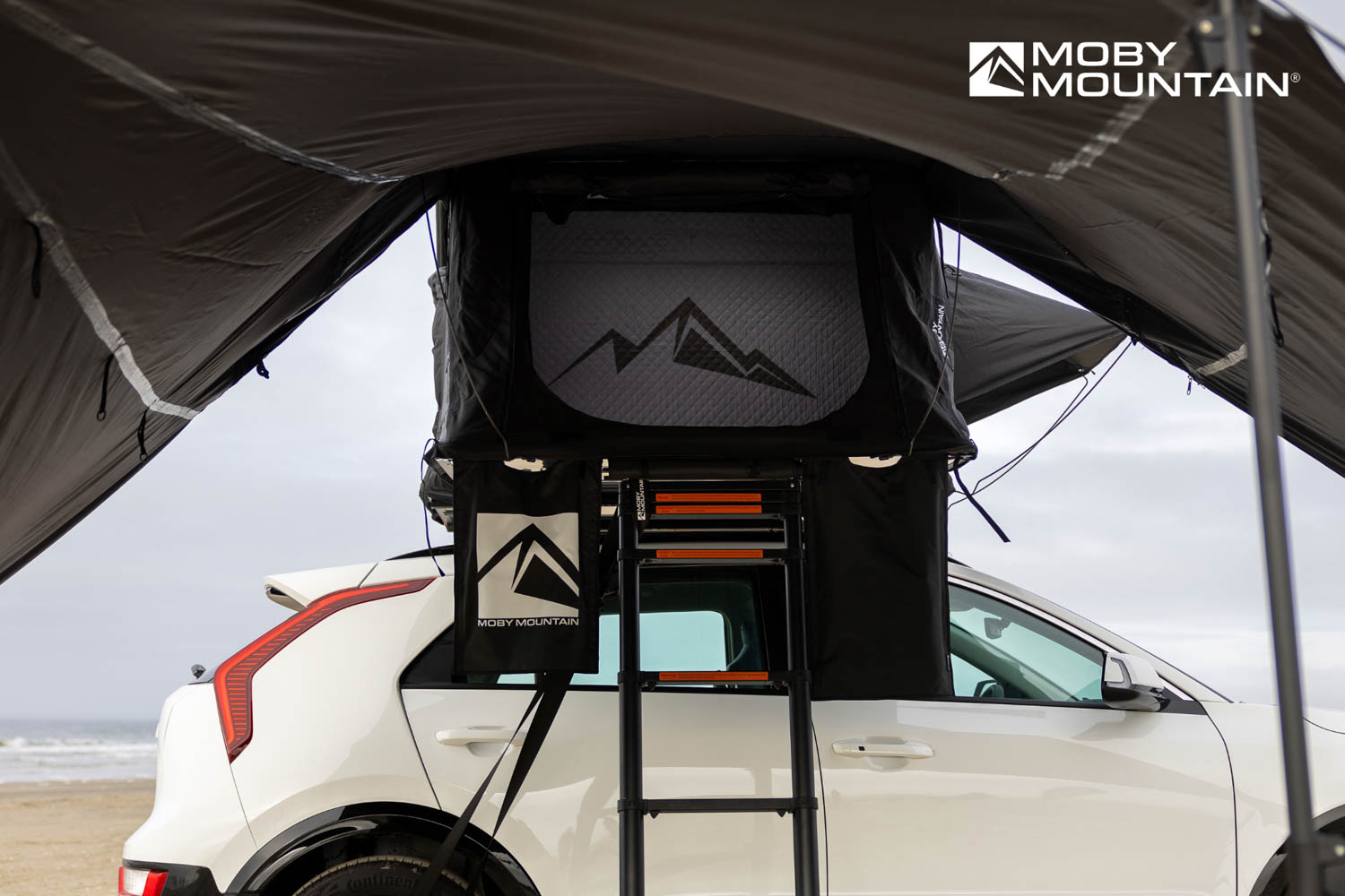 Awning inside thunderBlack I Horizontal I Moby Mountain roof top tents