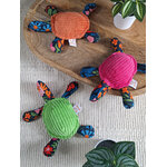 Jouets tortues pour chat faits main en France, disponibles en différents coloris.