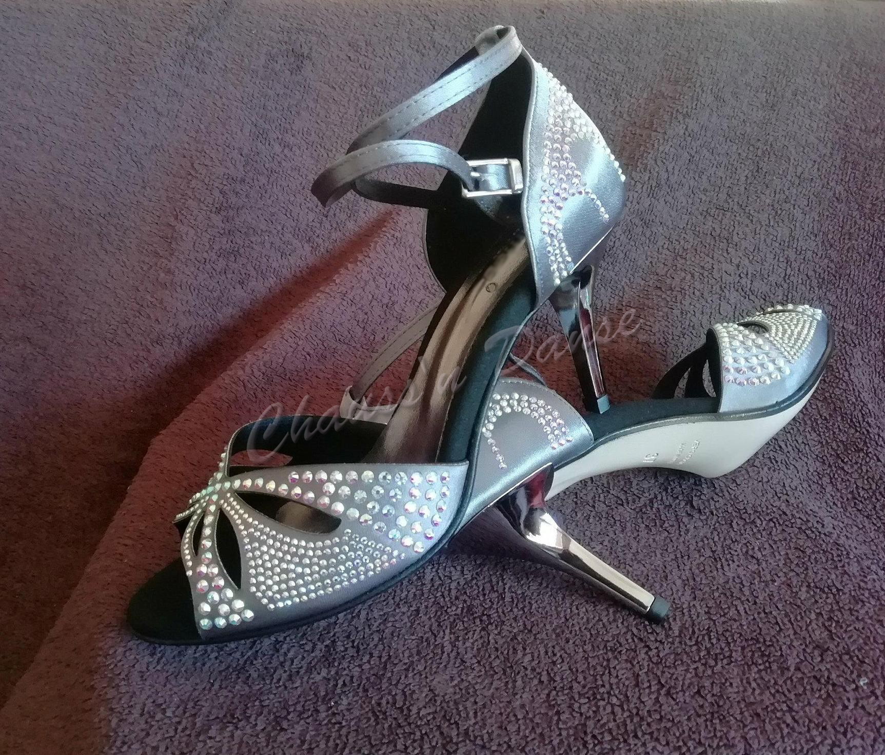 Chaussures de danse femme TIZIANA à bouts ouverts en satin anthracite et strass talon anthracite strassé 7cm vue paire