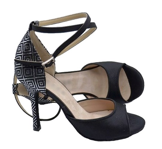 Chaussures de danse femme CUBIC à bouts ouverts en satin noir devant et tissu motif cubes sur talon fin 9cm attache croisée cheville vue profil