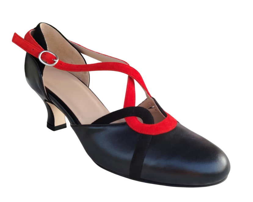 chaussures de danse femme à bouts fermés rouges et noires talon 5cm vue 3 quarts