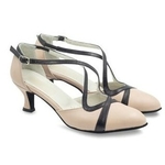 Chaussures de danse femme TINA à bouts fermés en cuir rose pâle et noir talon bobine 7cm brides croisées dessus du pied vue 3 quarts
