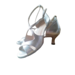 Chaussures de danse femme BUTTY à bouts ouverts en cuir argent avec bride croisée sur dessus du pied talon bobine 5cm, vue 2 chaussures bis