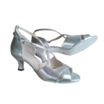 Chaussures de danse femme BUTTY à bouts ouverts en cuir argent avec bride croisée sur dessus du pied talon bobine 5cm, vue 2 chaussures