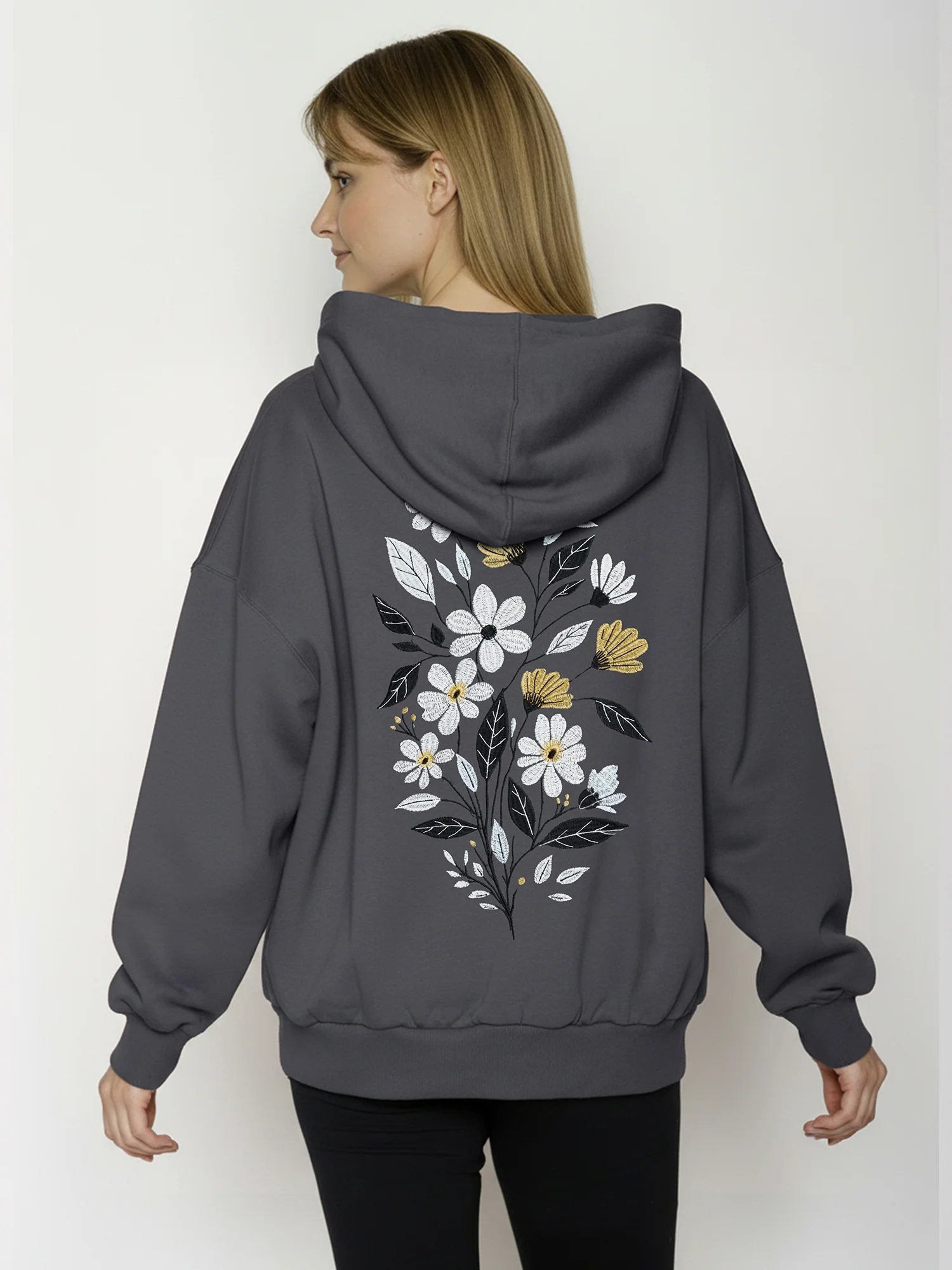 Hoodie femme Mello GREENBOMB en coton bio, porté de face, gris gravier