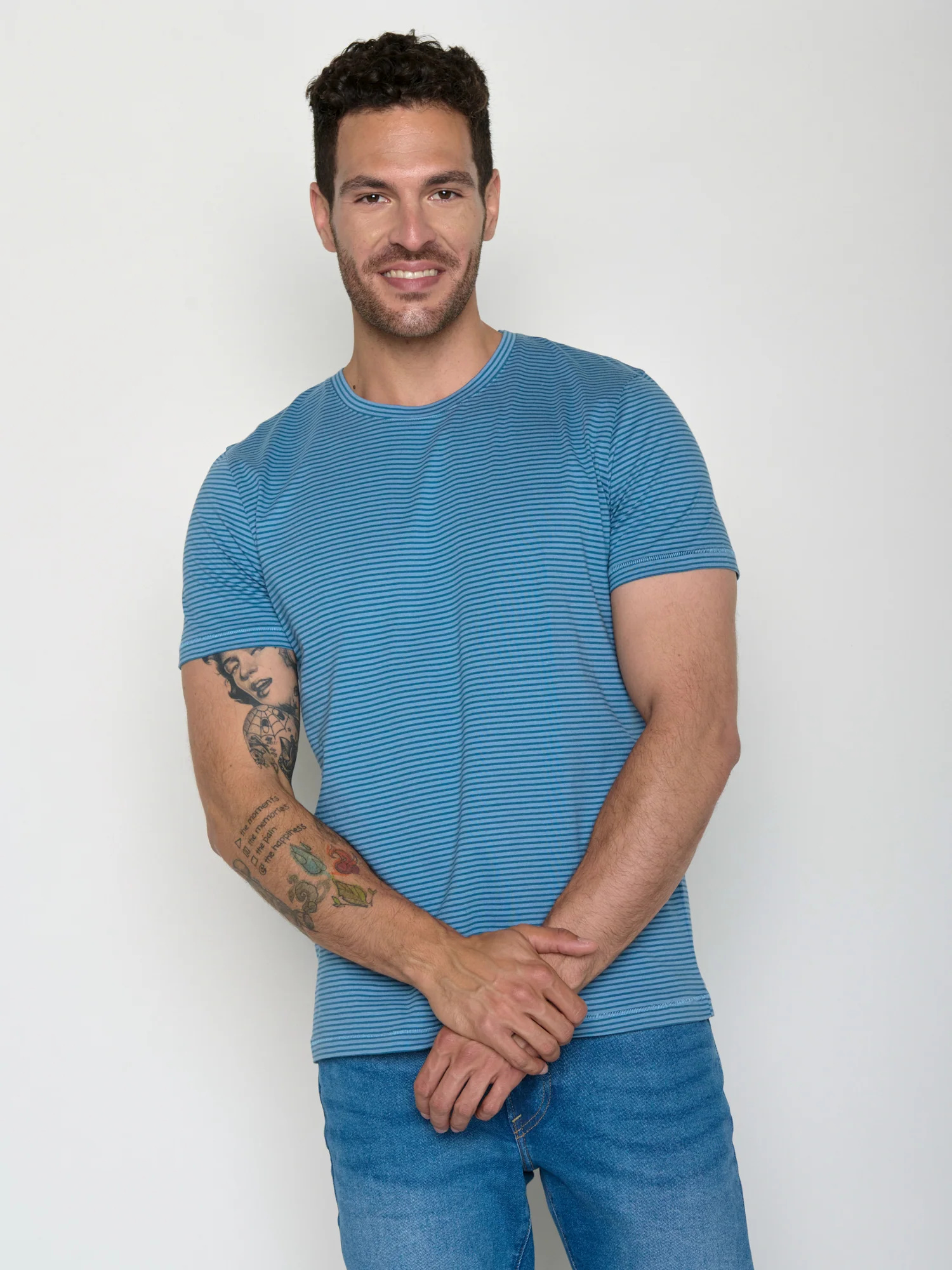 T-shirt rayé homme coton biologique, rayures marée, coupe col rond portée