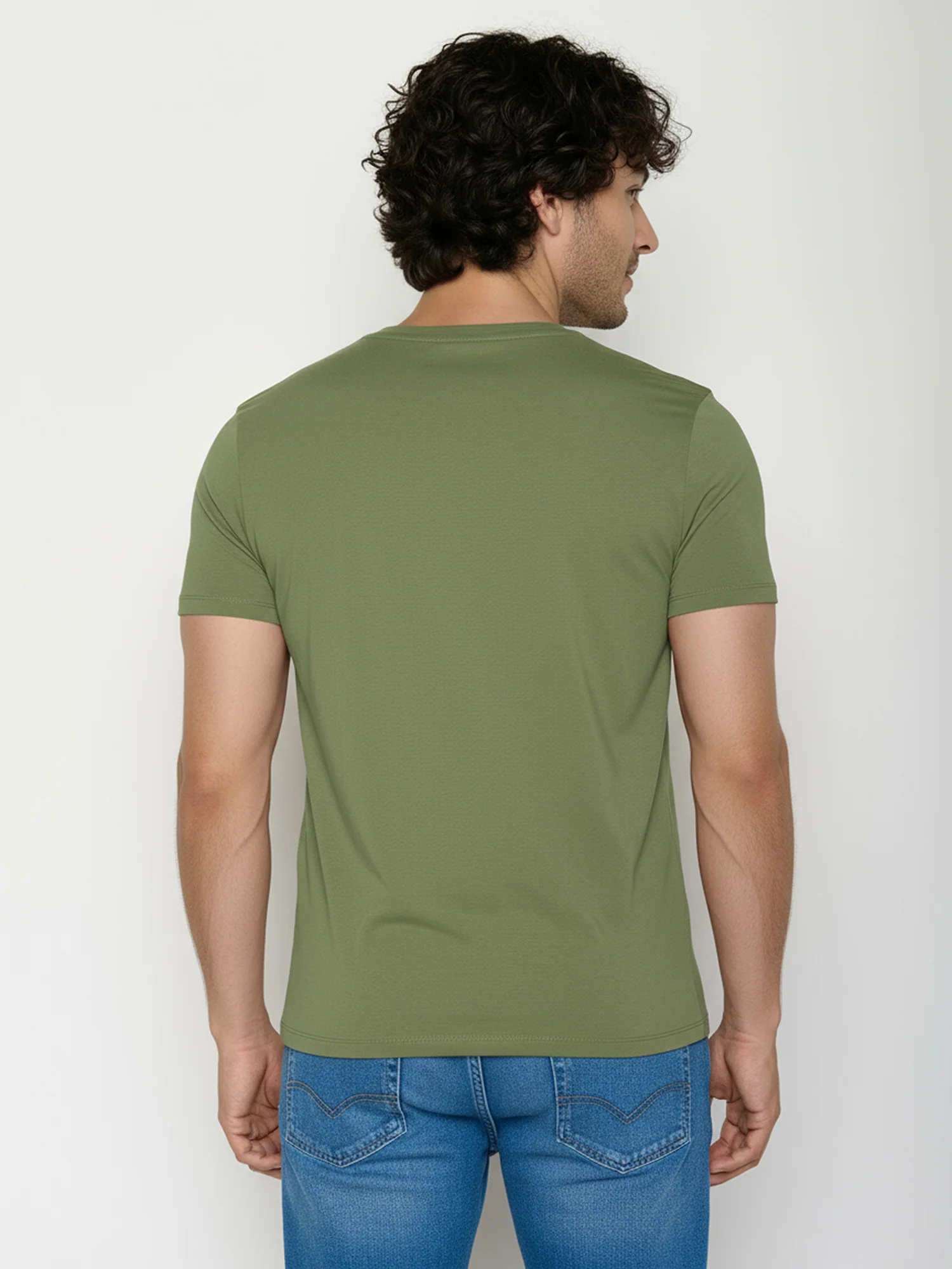 T-shirt homme à motifs ours en coton bio GOTS, vert graine, vue portée en pied