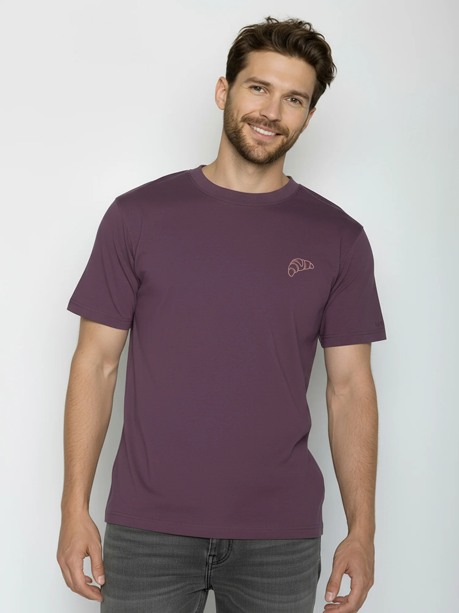 T-shirt homme à motifs vélo de course en coton bio GOTS, violet baie, vue portée en pied