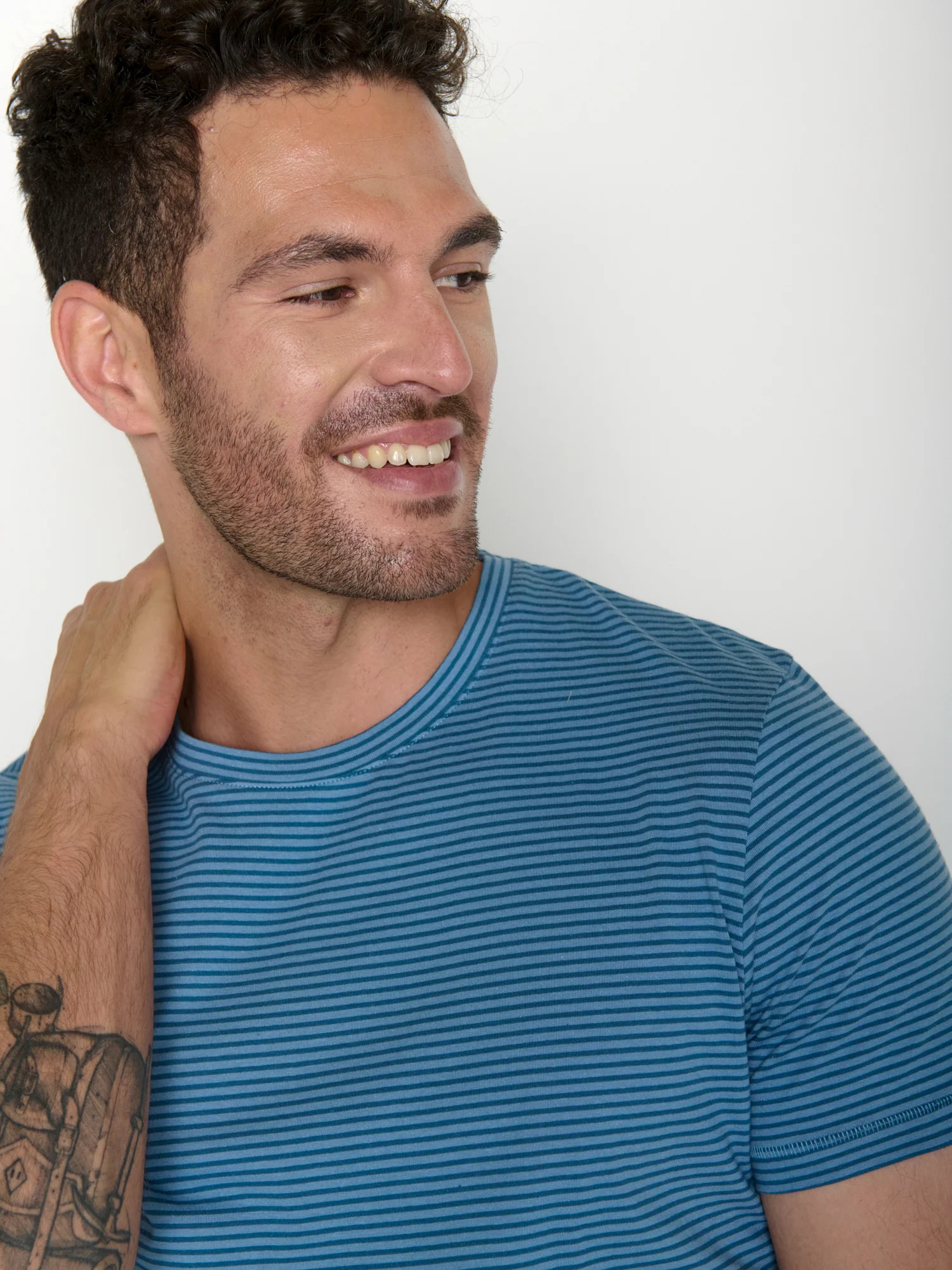 T-shirt homme rayé en coton bio GOTS, rayures marée, détail du motif