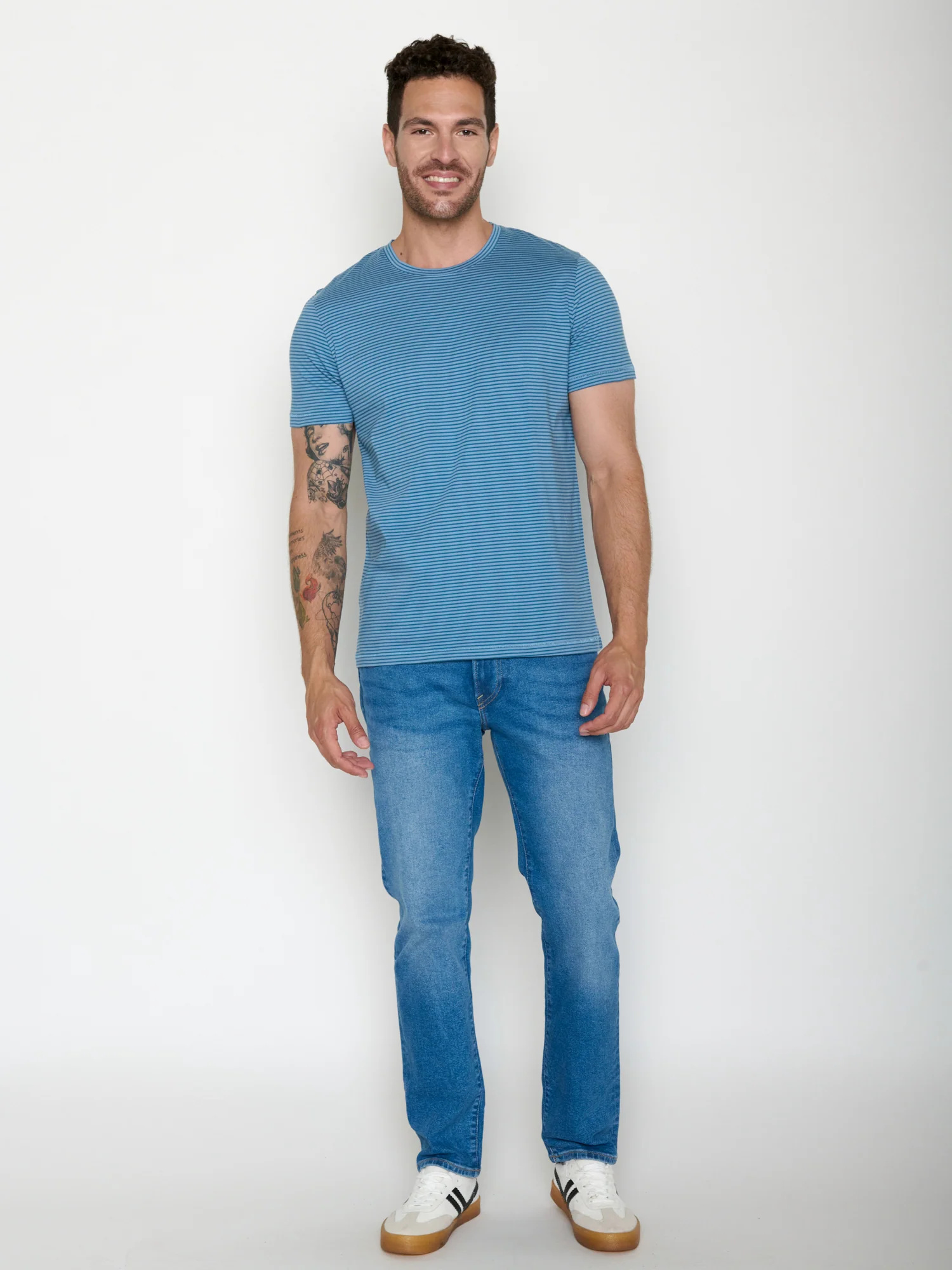 T-shirt homme rayé en coton bio GOTS, rayures marée, porté de dos