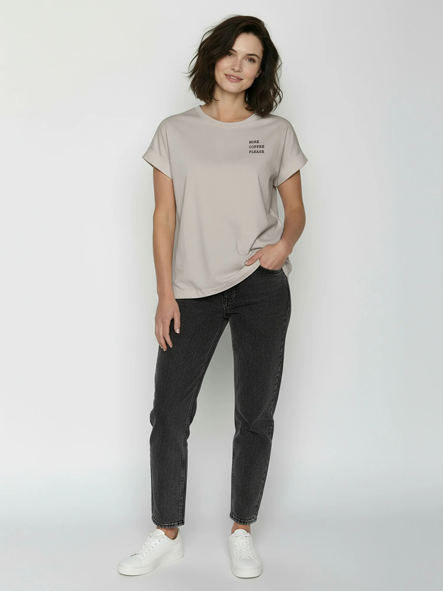 T-shirt femme Dog Coffee coupe boxy coton bio, beige grès, porté de dos