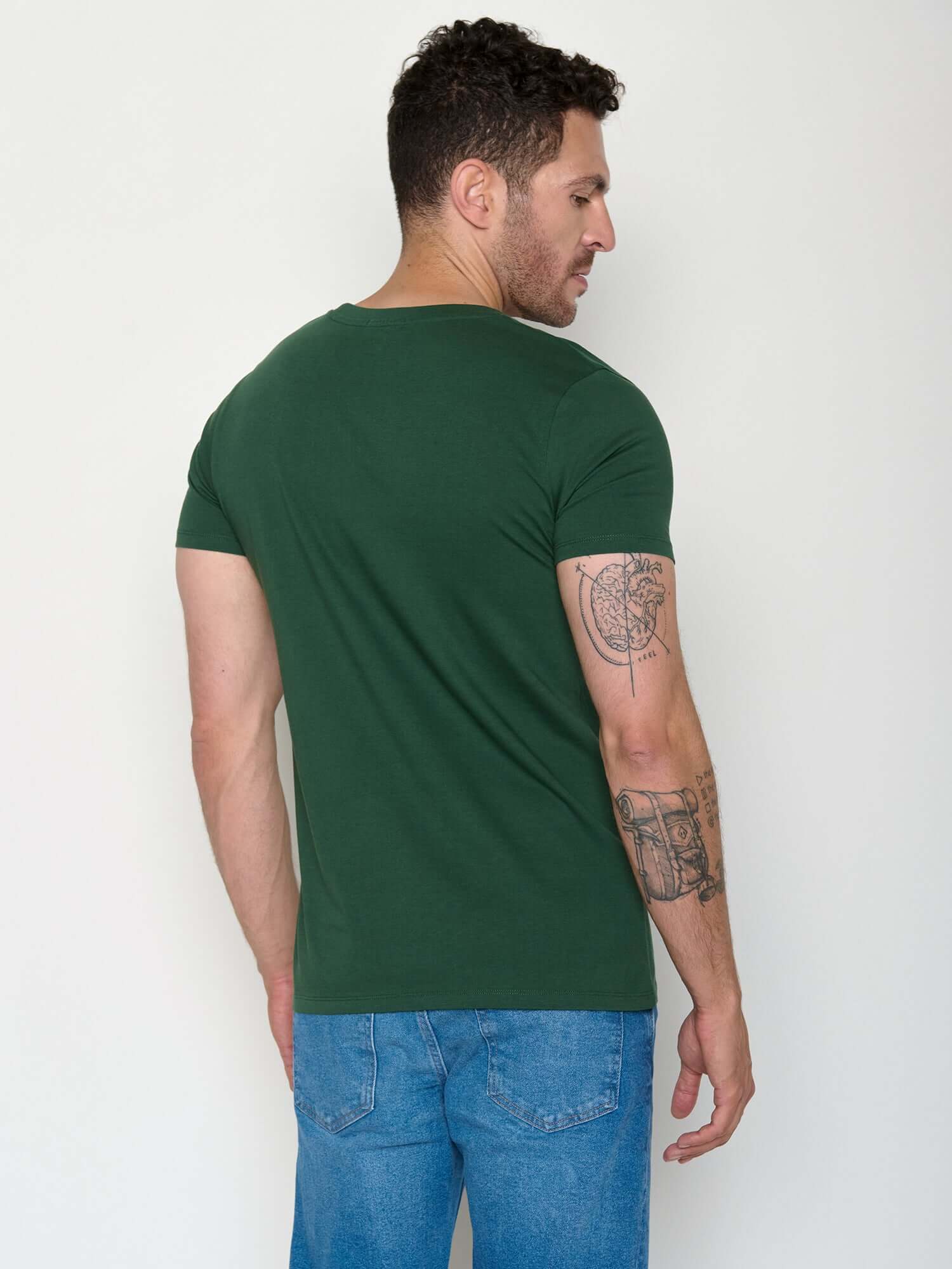T-shirt homme à motifs ours en canoë en coton bio GOTS, vert bouteille, vue portée en pied