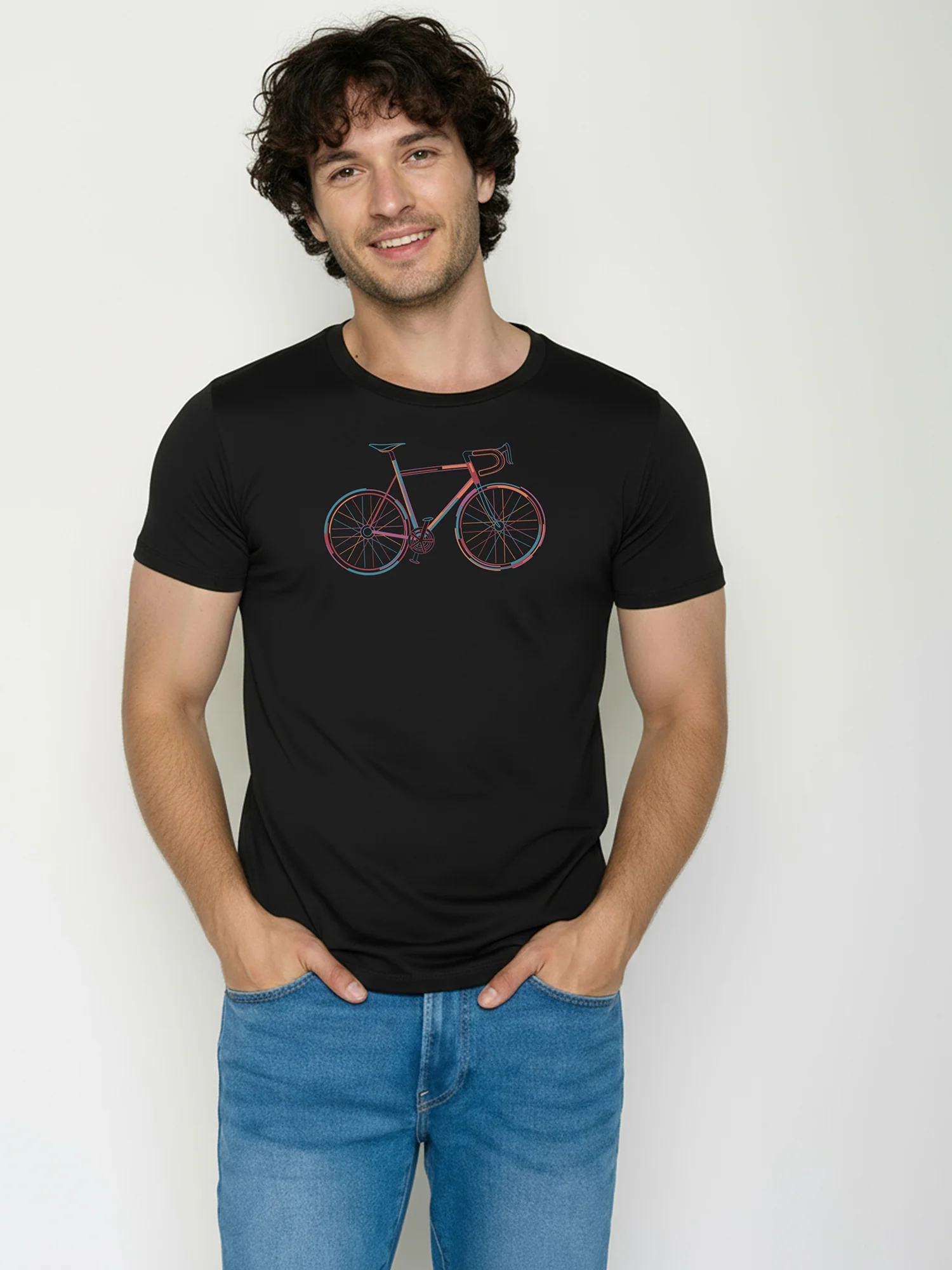 T-shirt homme à motifs vélo aux couleurs vives GREENBOMB en coton bio, porté, coloris noir