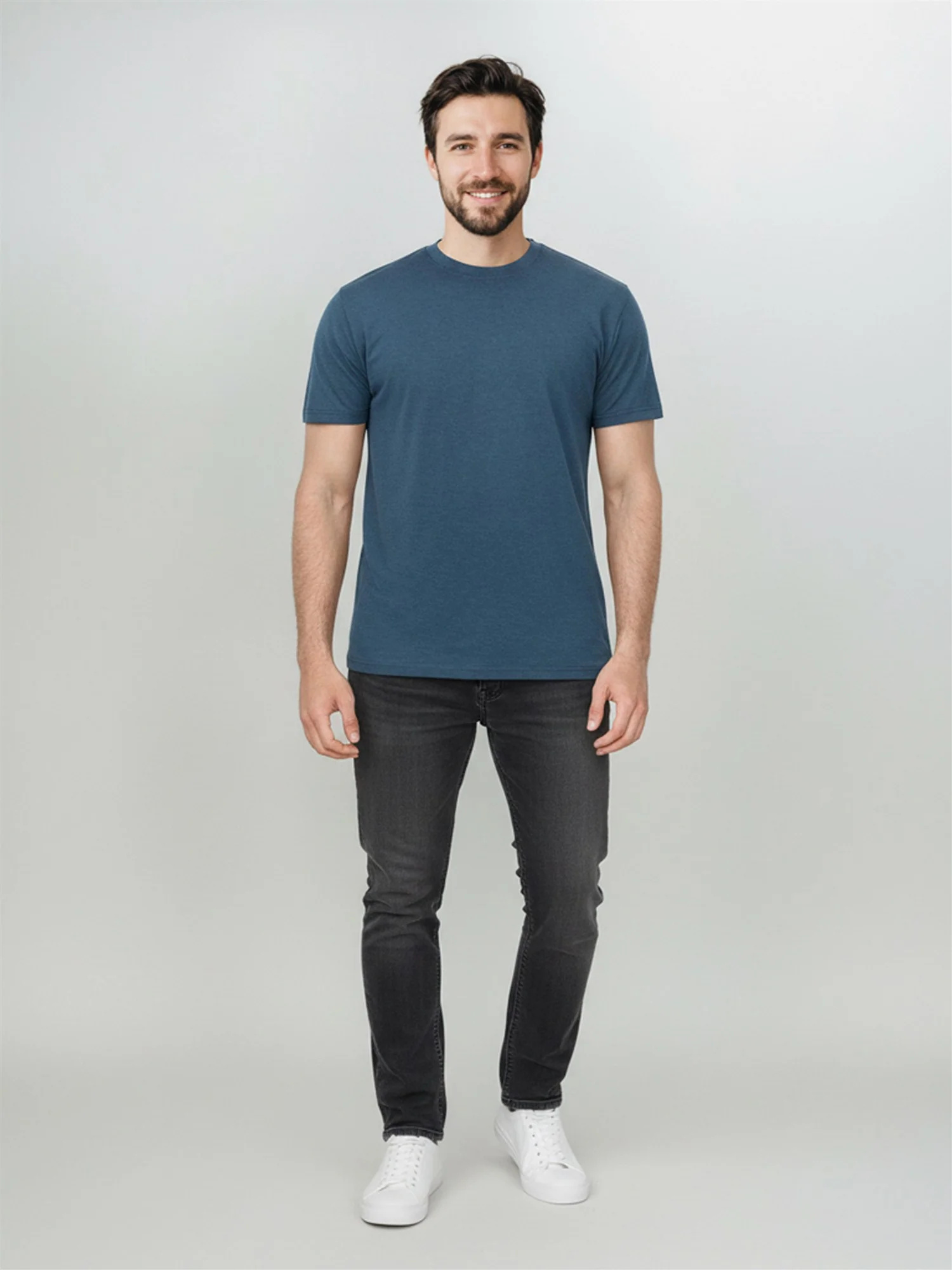 T-shirt homme uni en laine mérinos RWS, bleu pin, porté de dos
