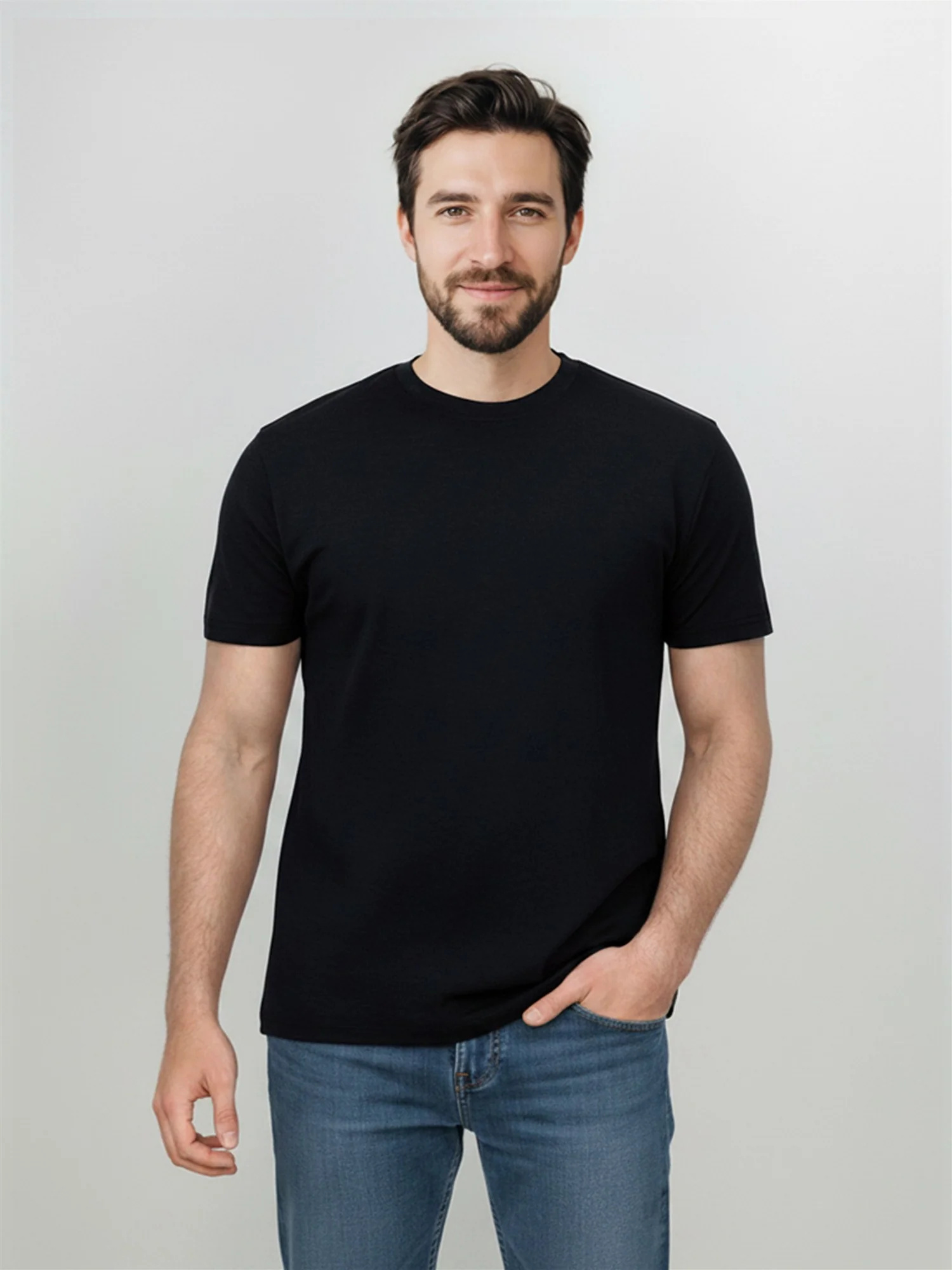 T-shirt homme uni en laine mérinos GREENBOMB, porté, coloris noir