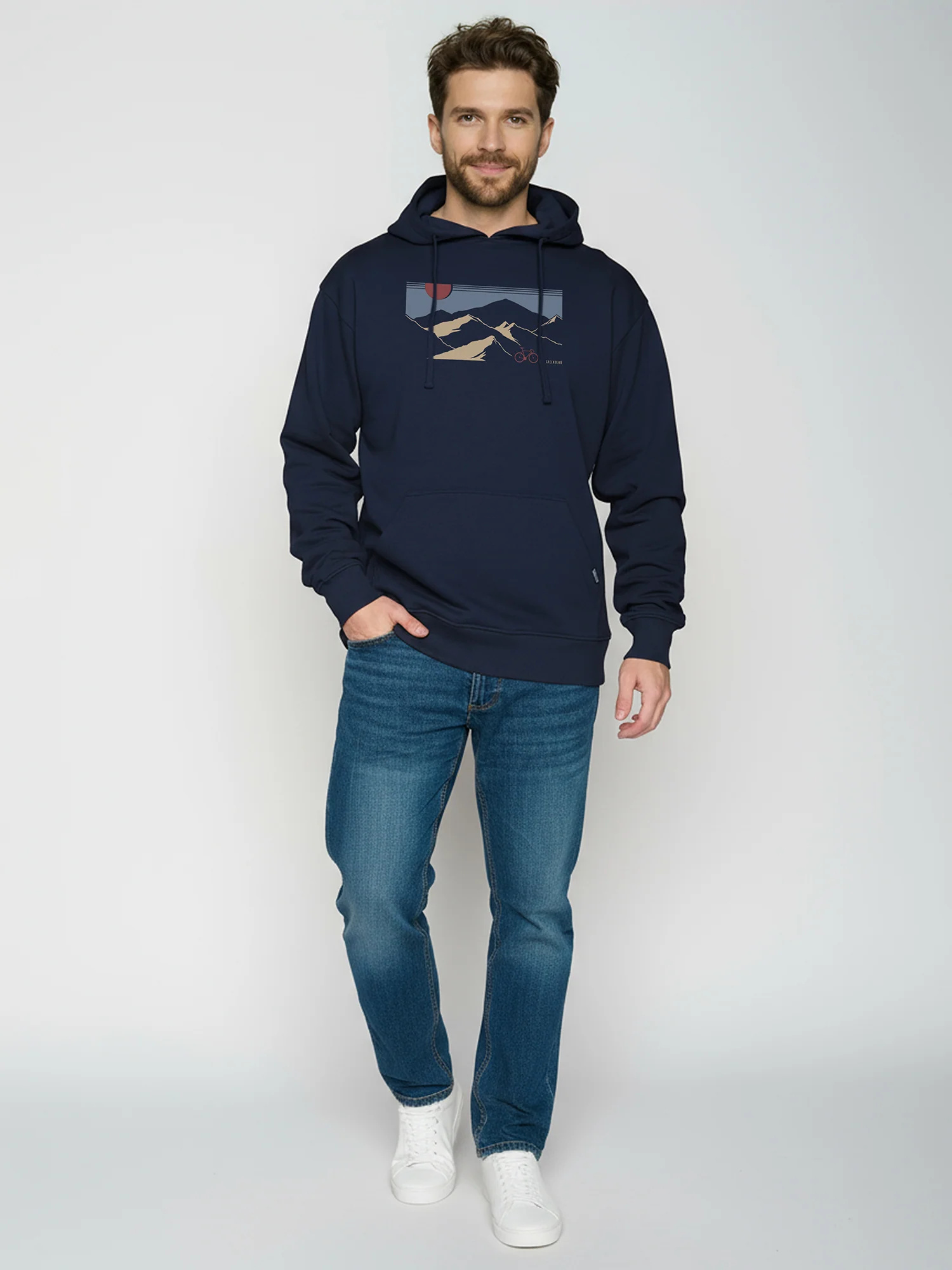 sweat à capuche homme GREENBOMB en coton bio, porté de dos, bleu marine
