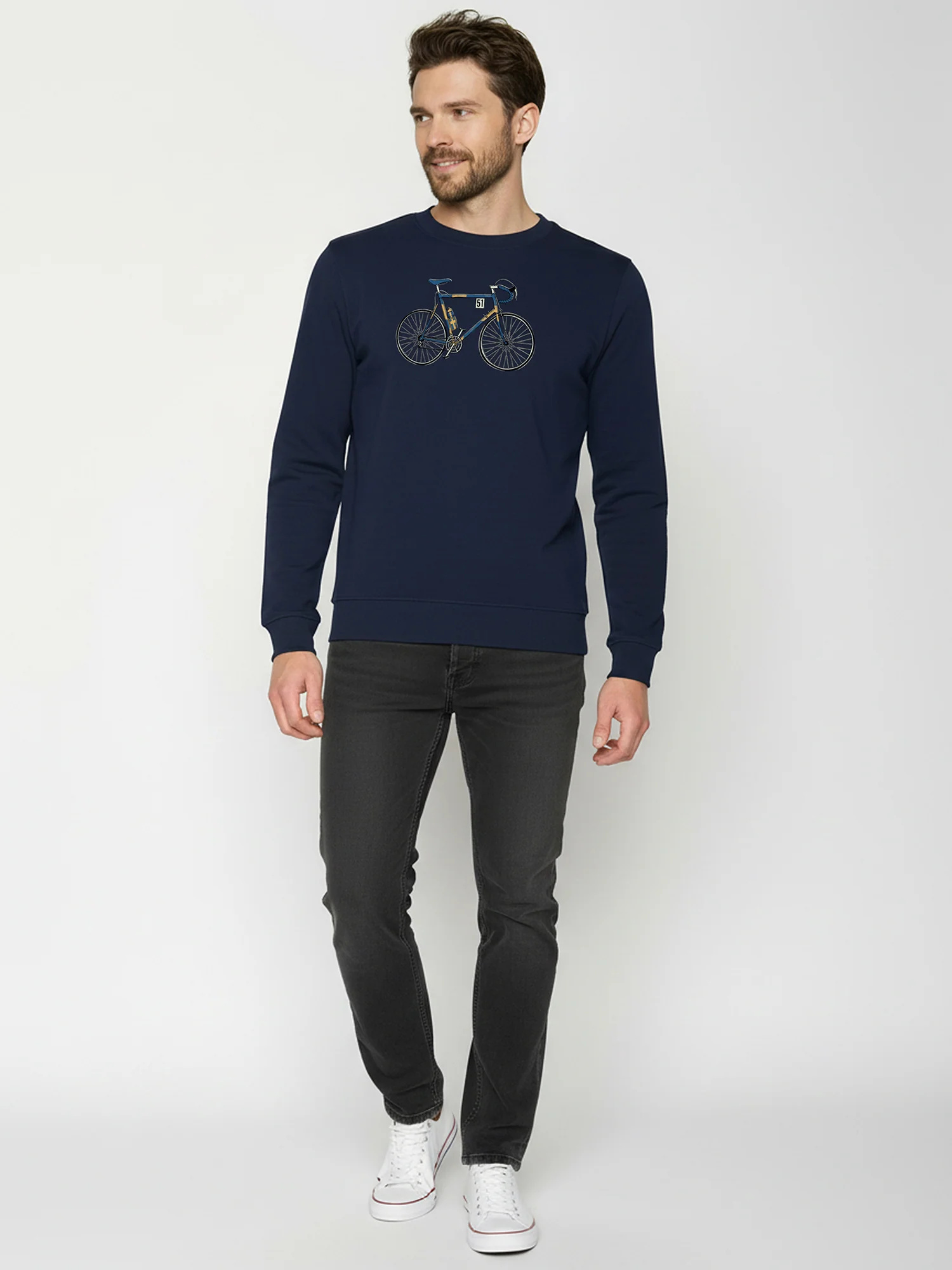 sweat homme GREENBOMB en coton bio, porté de dos, bleu marine