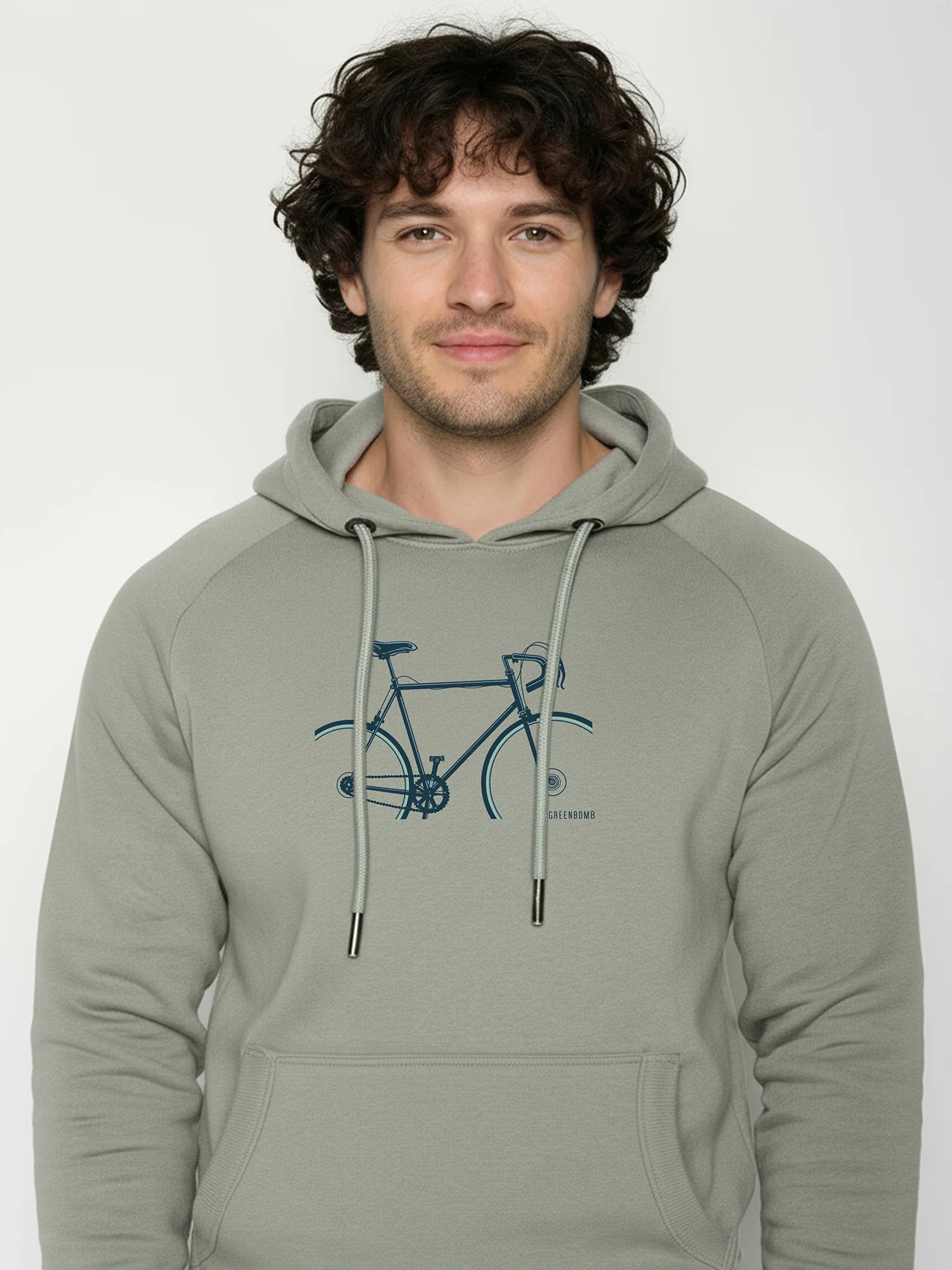 sweat à capuche homme en coton bio GOTS, détail du motif, vert mousse clair