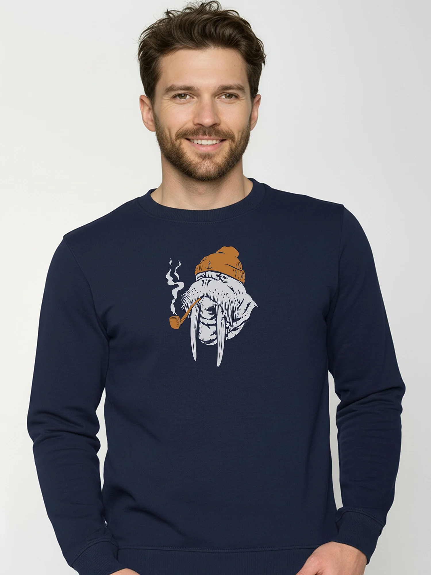 sweat homme en coton bio GOTS, détail du motif, bleu marine