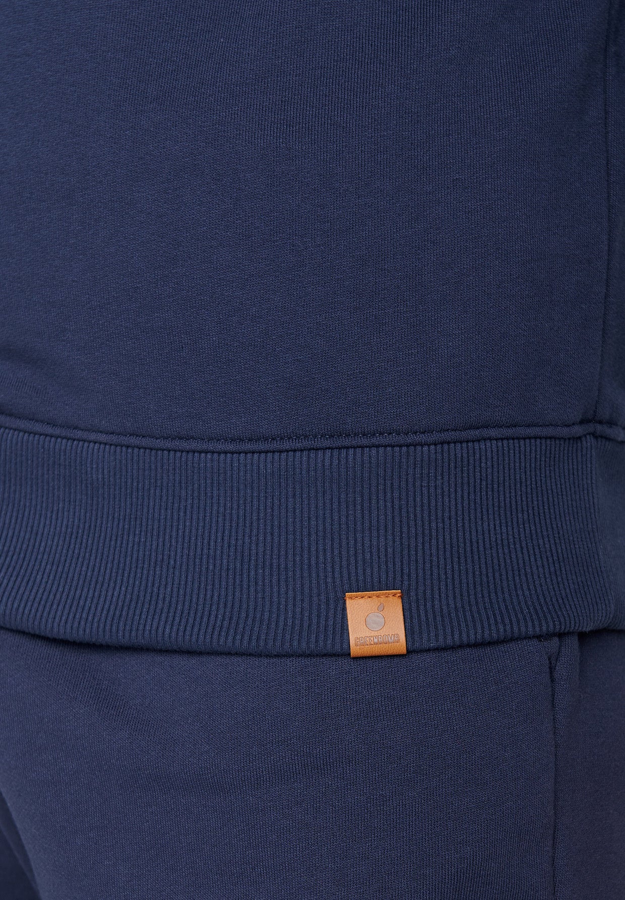 sweat homme en coton bio GOTS, détail des finitions, bleu marine