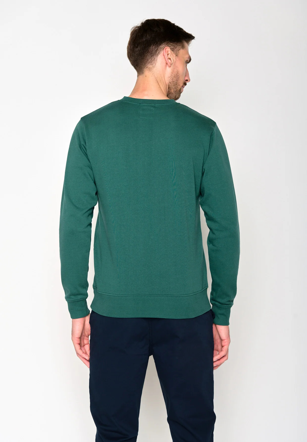 sweat homme en coton bio, vue portée en pied, vert jungle